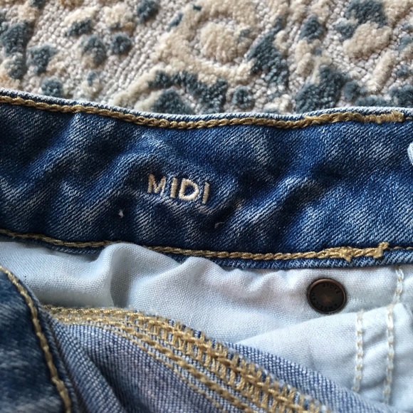 AE Midi Shorts - Picture 4 of 5